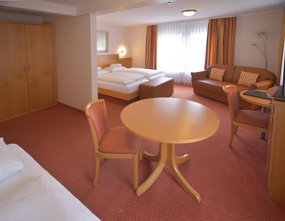 Фото Hotel - Restaurant Hirsch