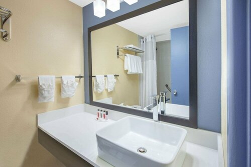 Гостиница Days Inn & Suites Grand Rapids Near Downtown в Гранд-Рапидс