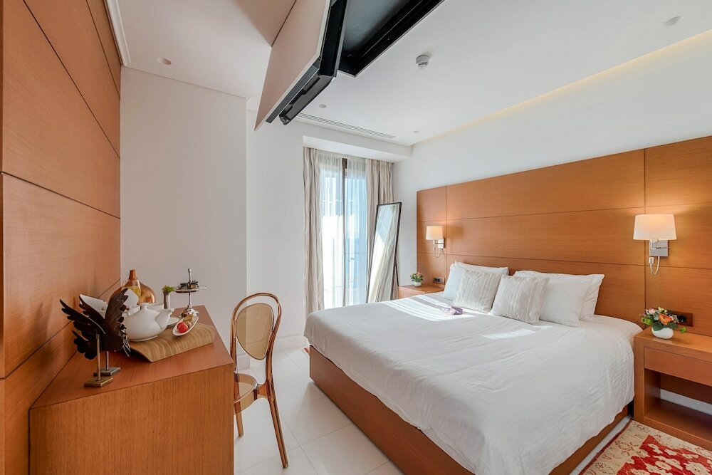 Фото Bellevue On The Beach Suites