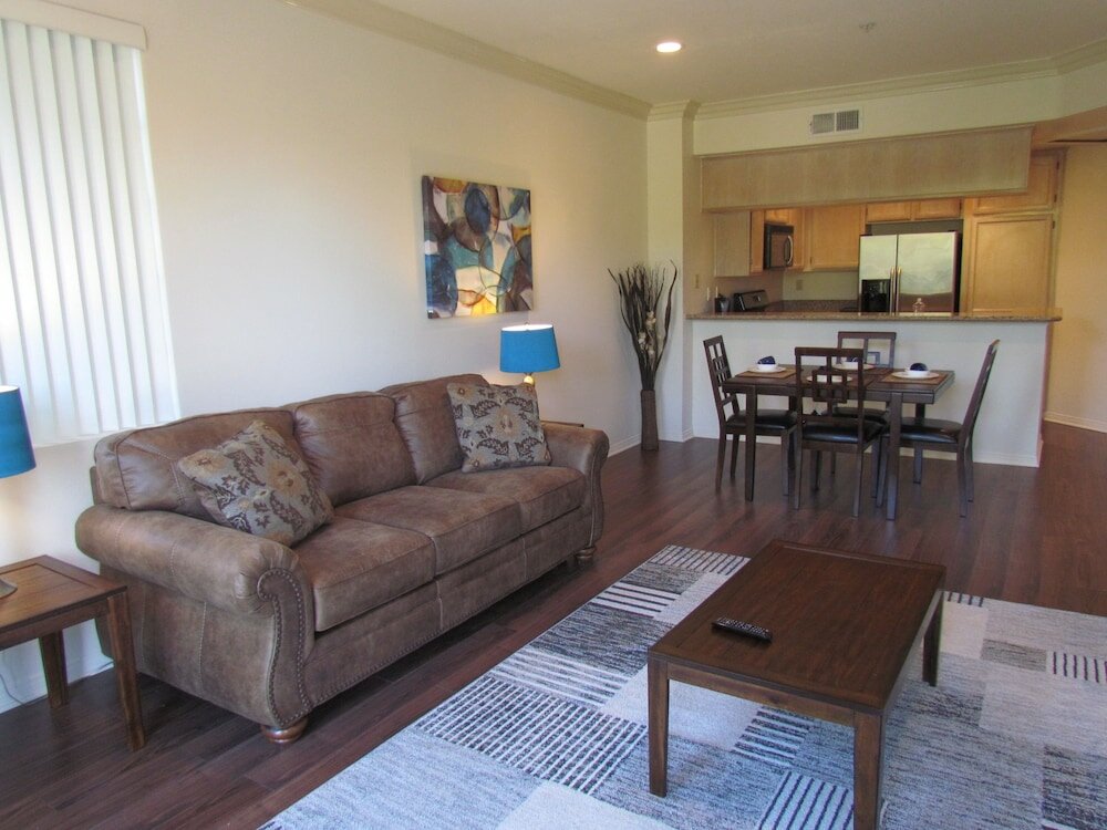 Фото Next to Four Season Hotel, Luxury Apartment