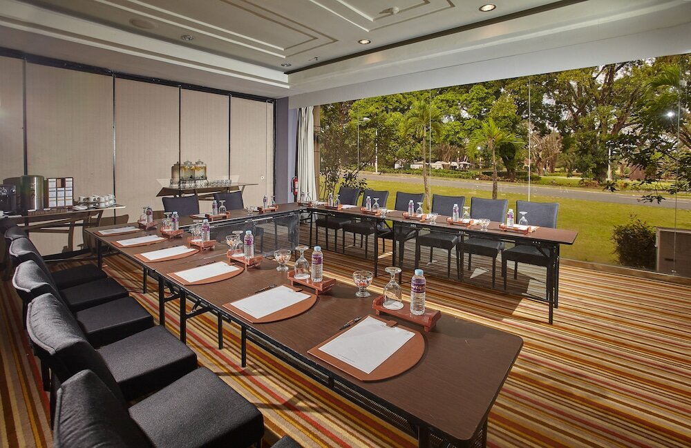 Фото Quest Plus Conference Center, Clark