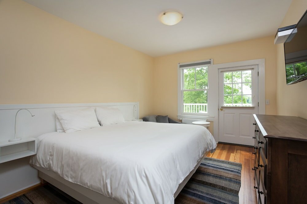 Фото Lakehouse Inn