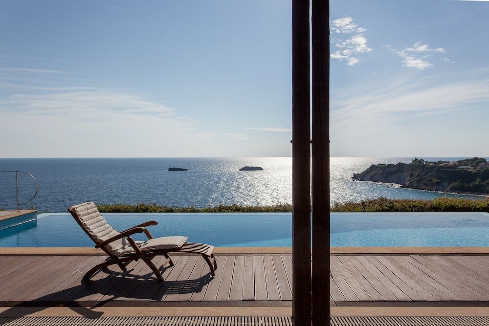 Фото Absolute Villa by Stylish Stays