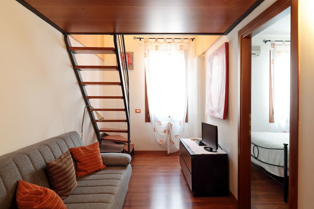 Фото Piazza delle Erbe Stylish Flat