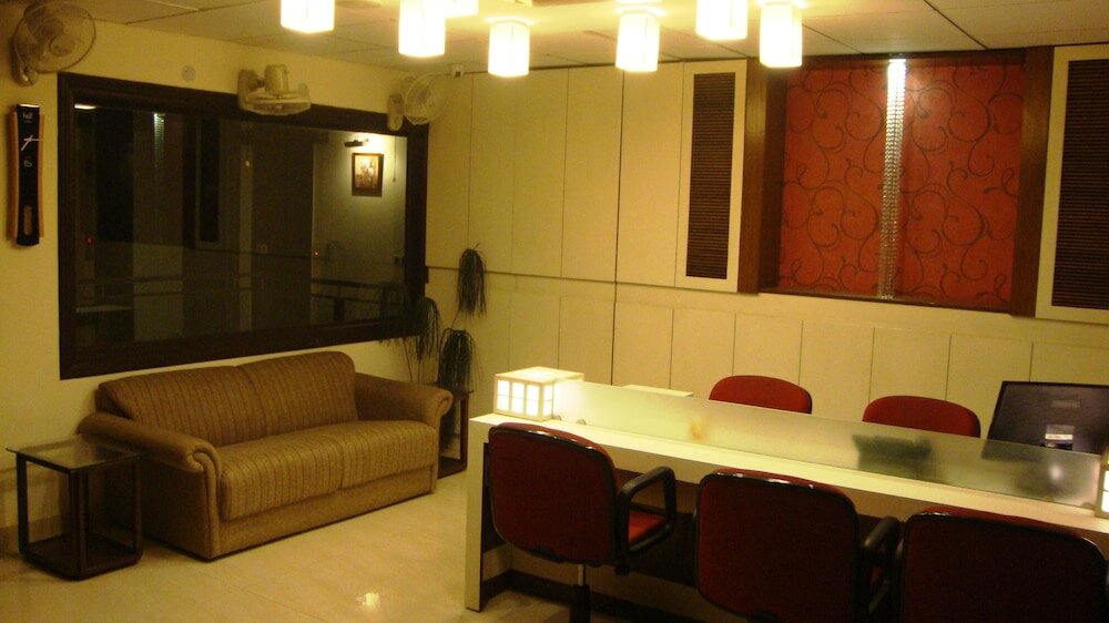 Фото Ahuja Residency Cyber City I