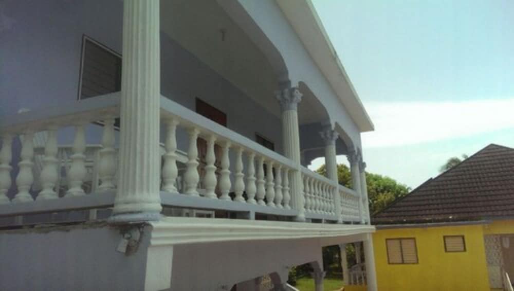 Фото Ocho Rios Pimento Villas