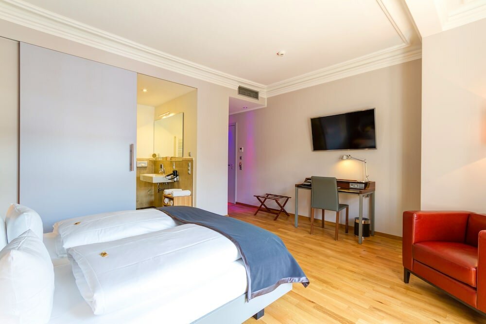 Фото Qube Hotel Bergheim