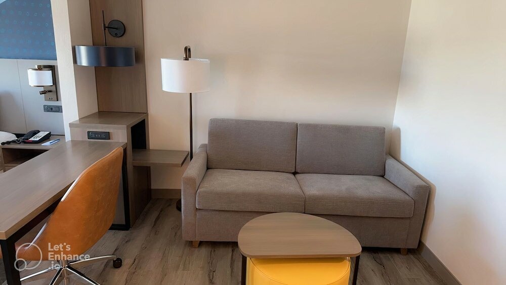 Фото Comfort Suites Columbus East Broad