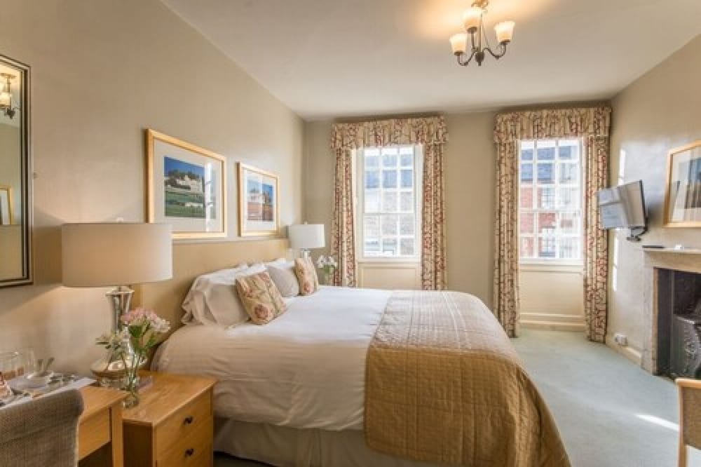 Фото Marlborough Arms Hotel