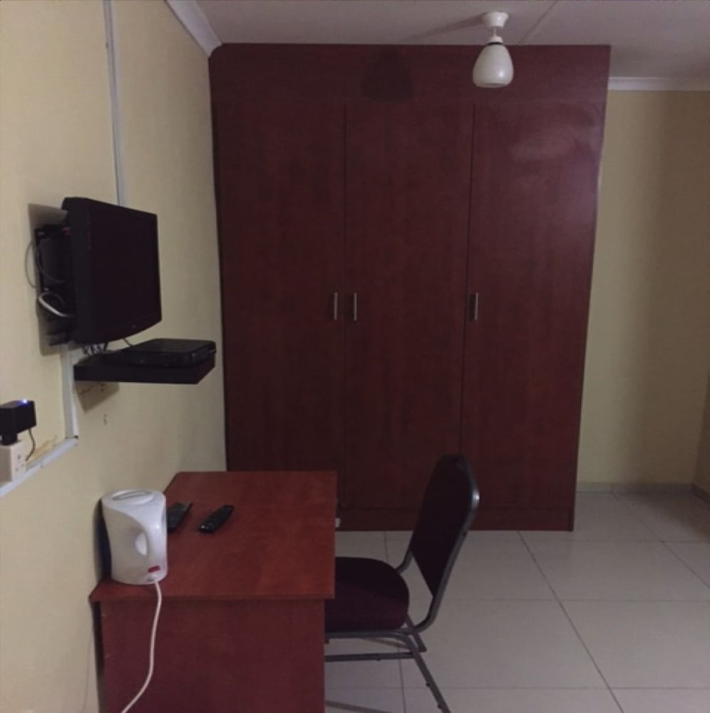 Фото Overflow Guest House