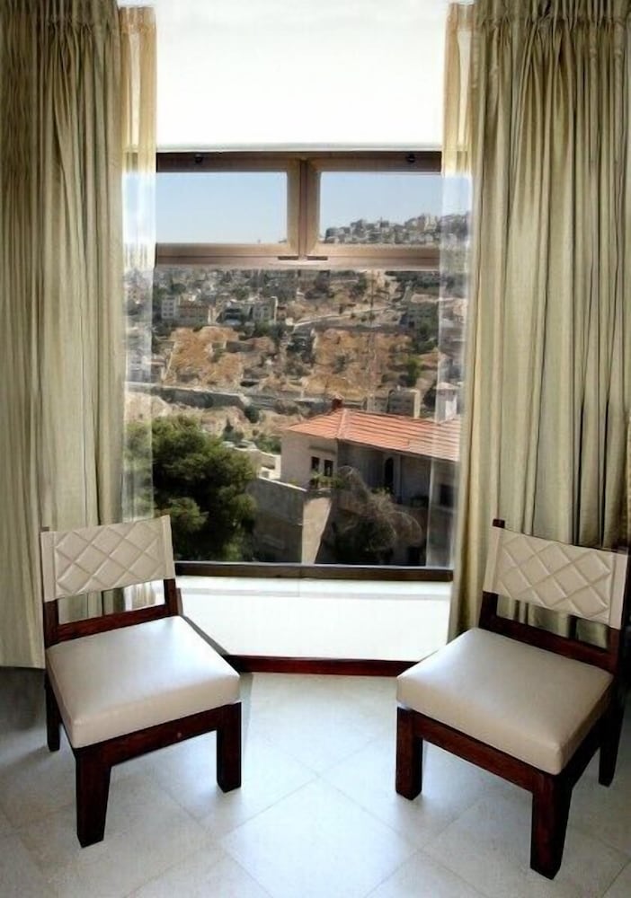 Фото Jabal Amman Hotel