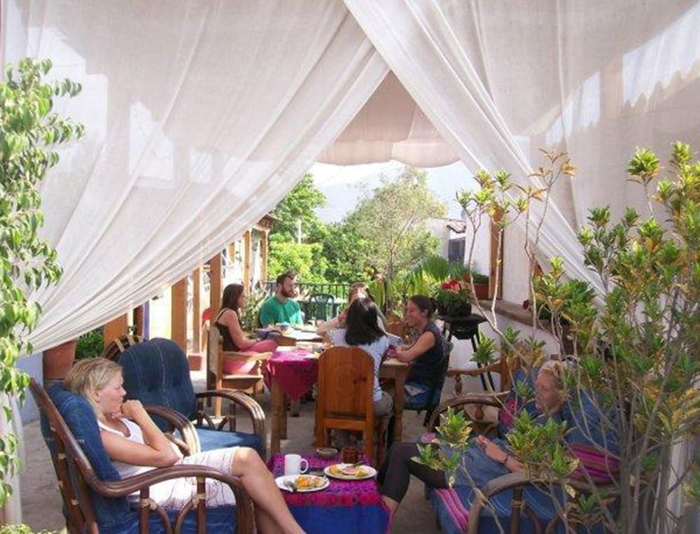 Фото Yellow House - Hostel