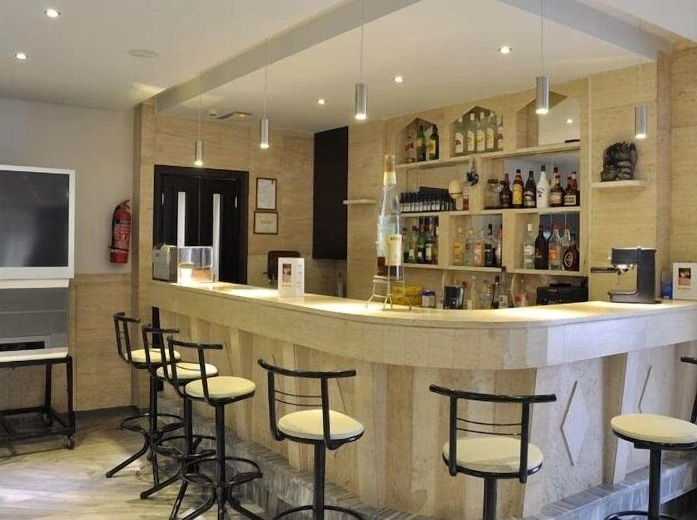 Фото Paritsa Hotel