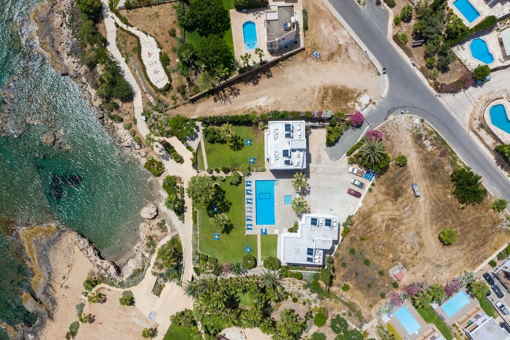 Фото Rododafni Beach Apartments