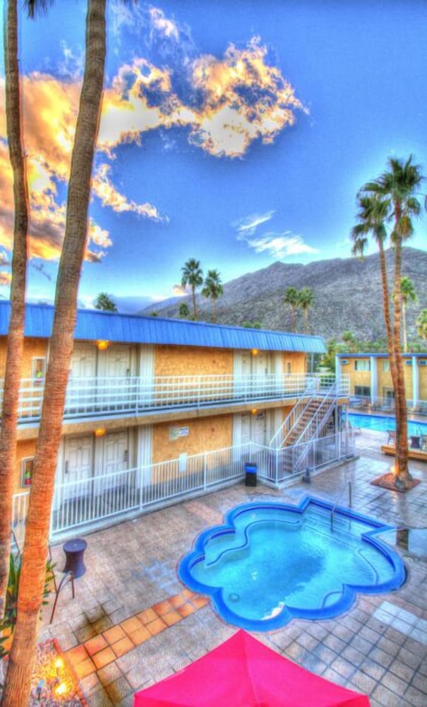 Фото Delos Reyes Palm Springs