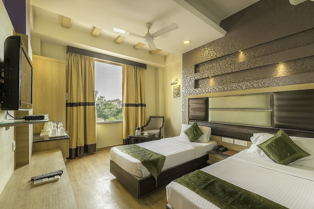 Фото Hotel Aroma Residency