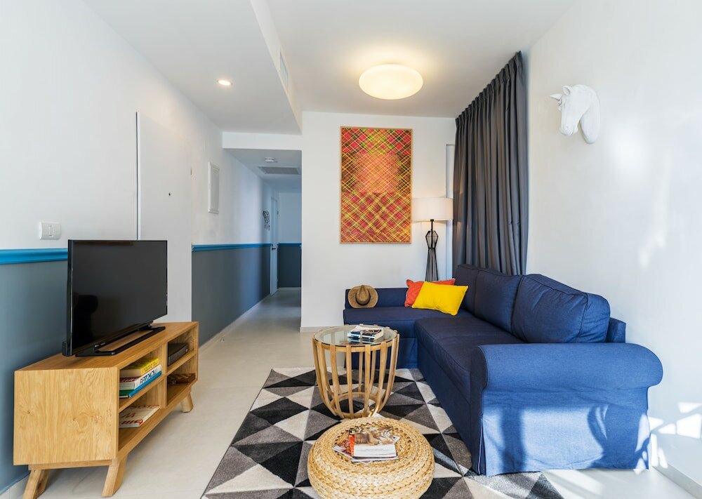 Фото Mr. Promenade - by Tlv2go