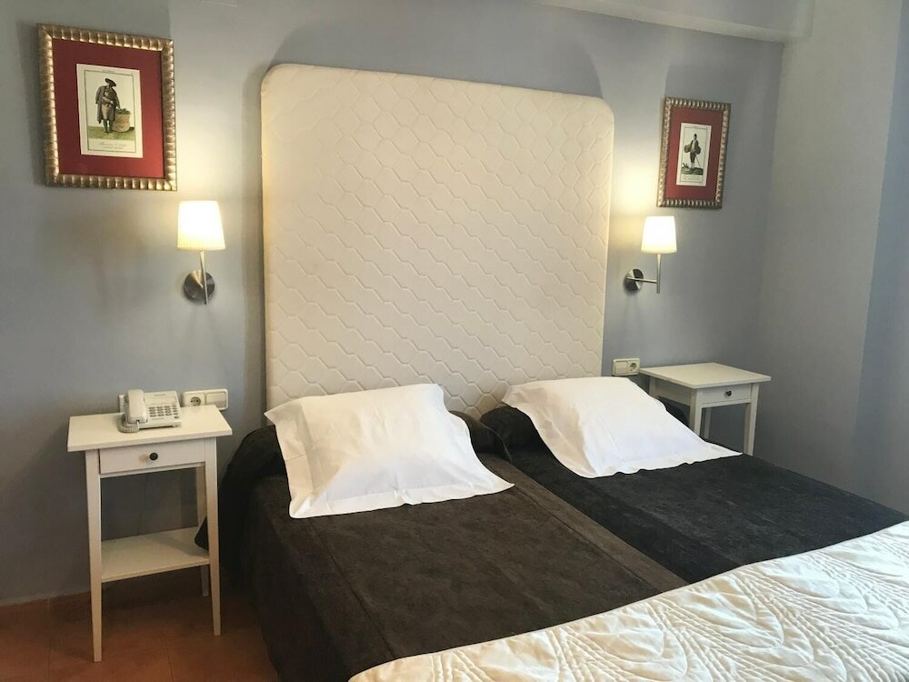 Фото Hotel Patilla Ciudad de Requena