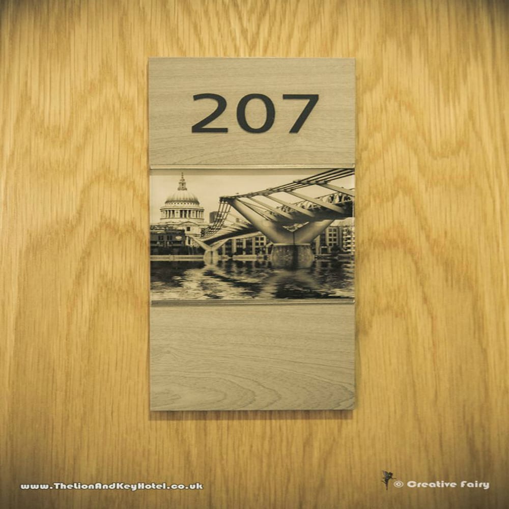 Фото The Lion & Key Hotel