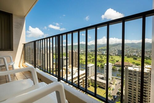 Гостиница Hawaiian Sun Holidays, a Vri resort в Гонолулу