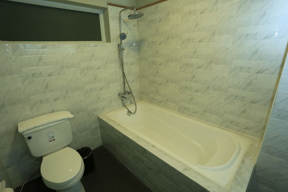 Фото Wh Hotel Thanlyin