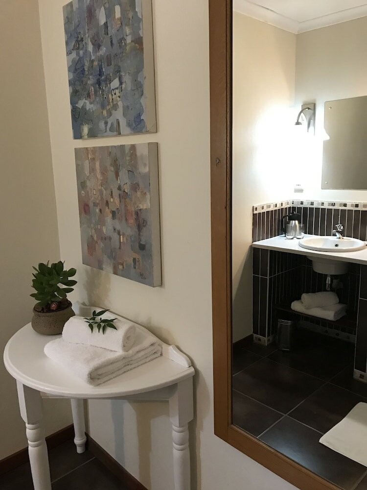 Фото The Crown Guesthouse