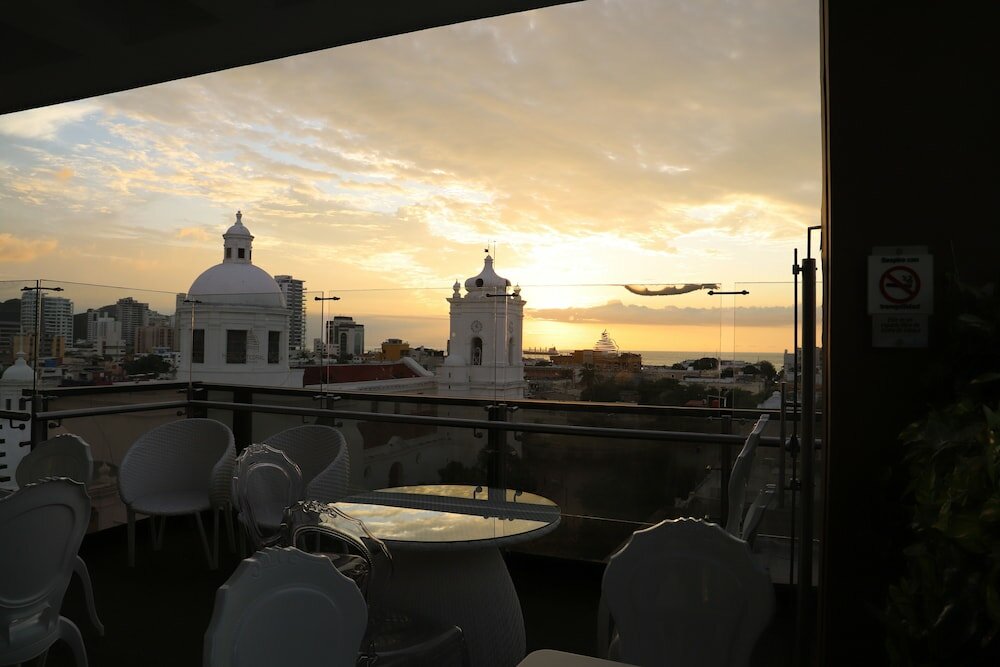 Фото Hotel Catedral Plaza