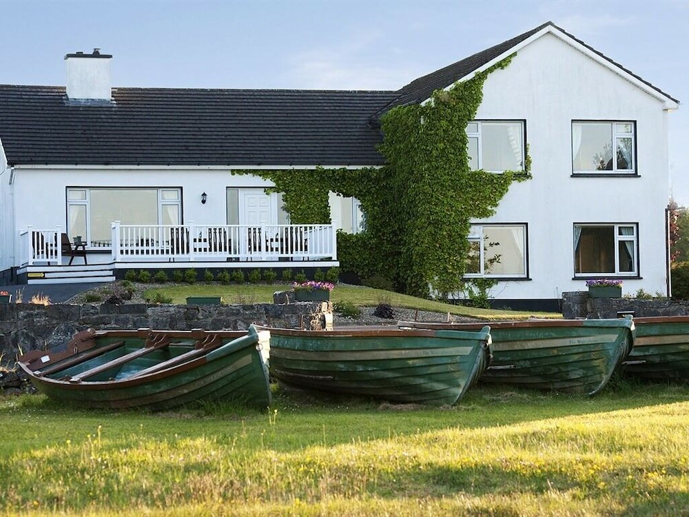 Фото The Waterfront House Country Home