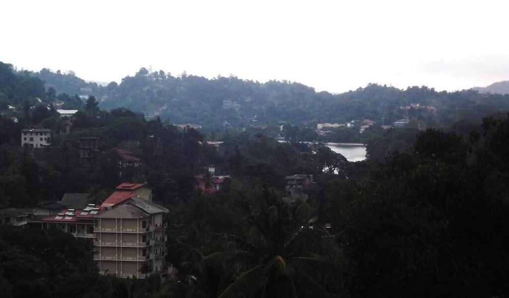 Фото Majestic Tourist Hotel