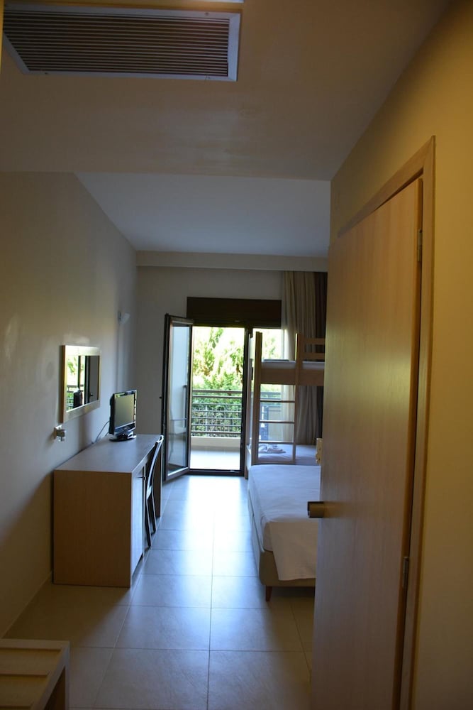 Фото Hotel Porto Plaza Beach Resort