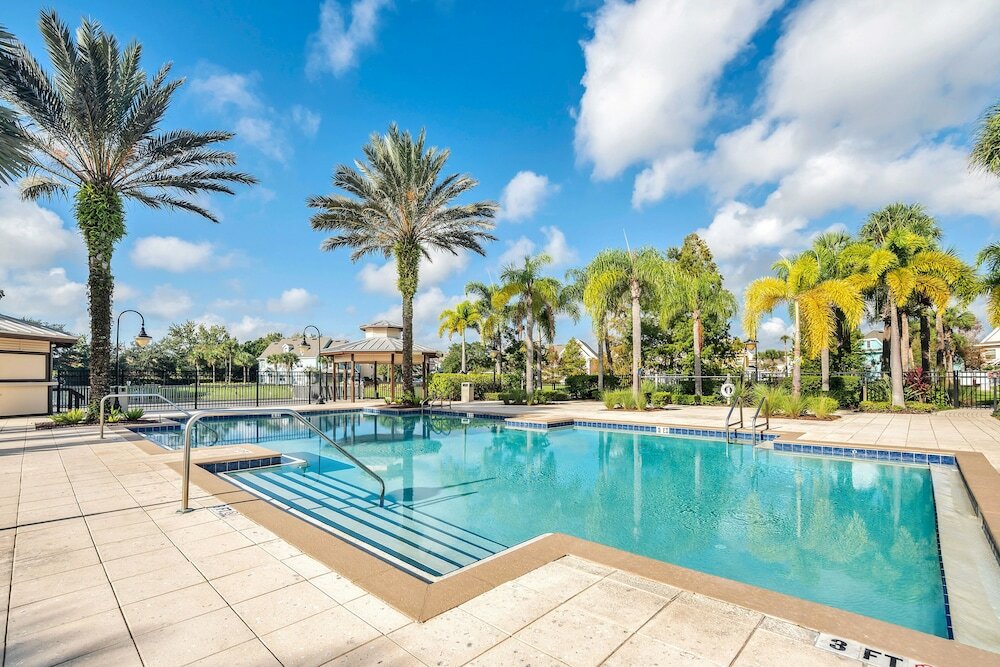 Фото Runaway Beach Club Resort