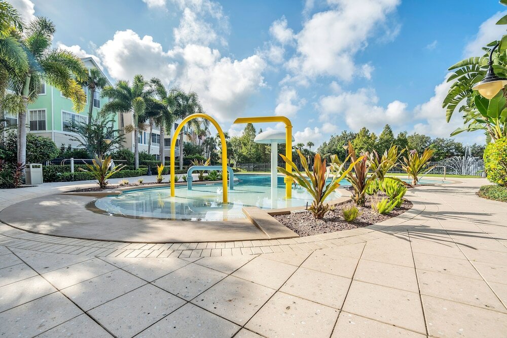 Фото Runaway Beach Club Resort