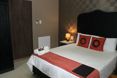 Гостиница Big Five Guest House