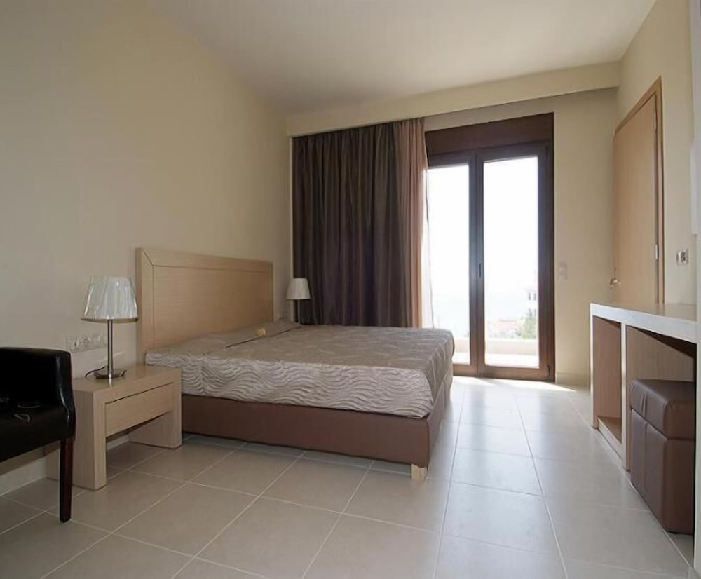 Фото Hotel Porto Plaza Beach Resort