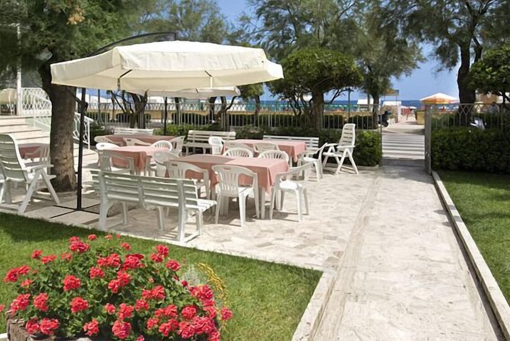 Фото Hotel Majestic