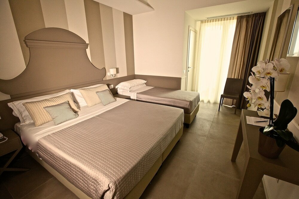 Фото Hotel Ambassador