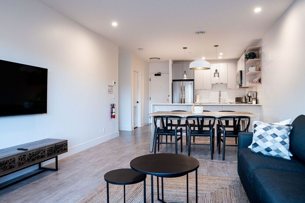 Фото Drop In Condo by Revelstoke Vacations