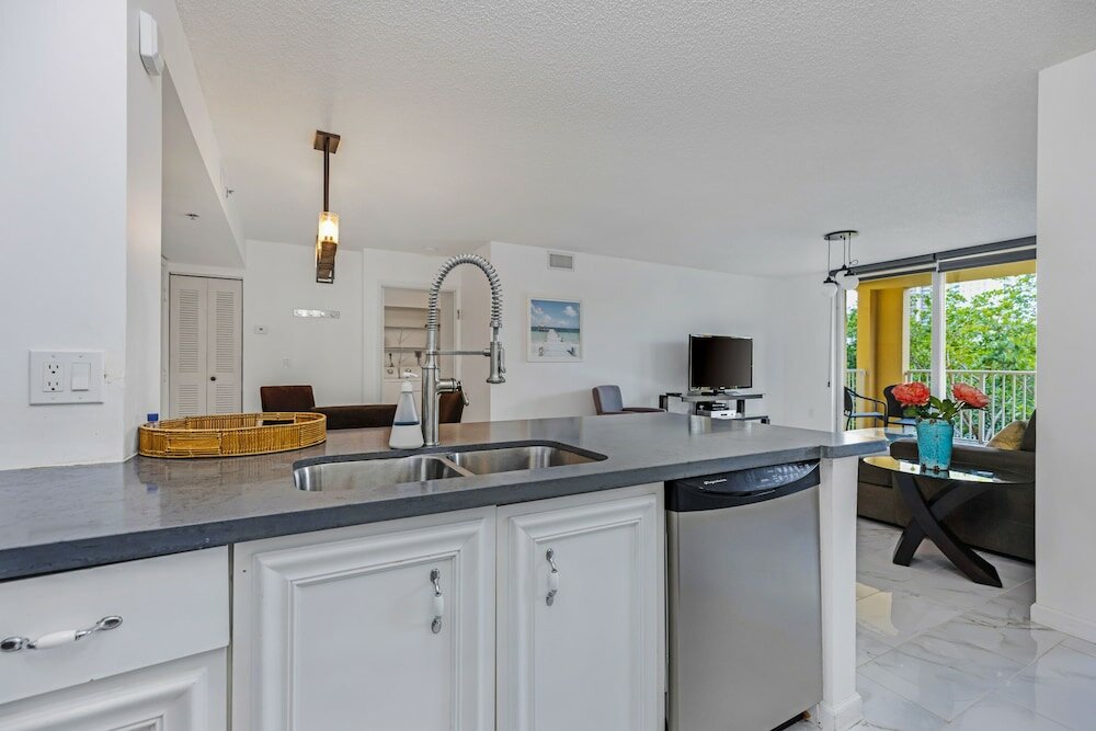 Фото Modern 2 Bedroom Condo in Aventura