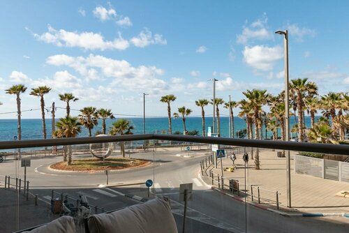 Апартаменты Stylish & Cozy Seaview Vacation Apt в Бат-Яме