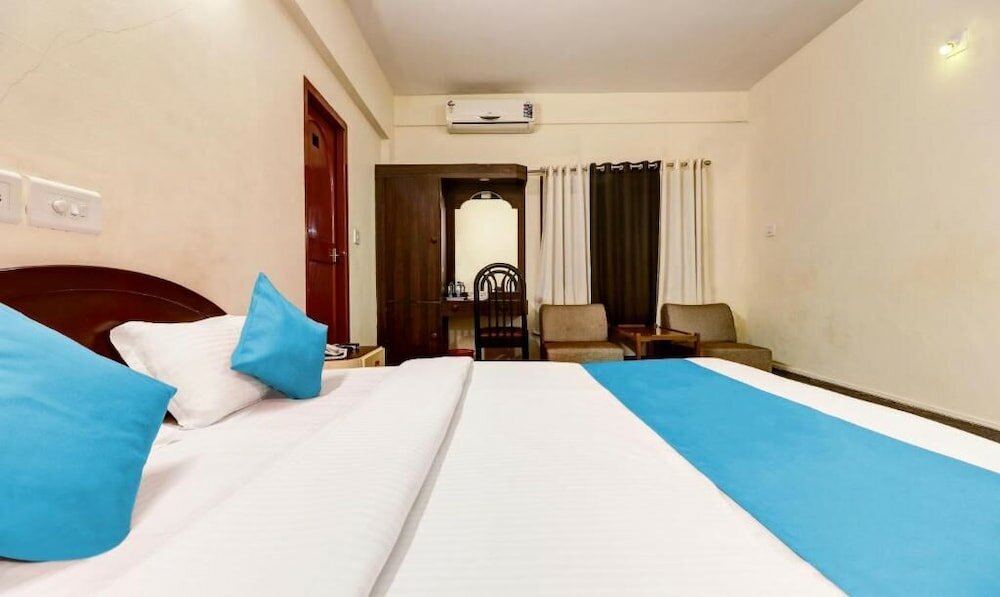 Фото Hotel Rvees Regency