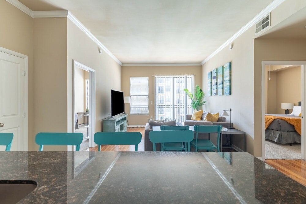 Фото Executive Suite With Pool & Gym