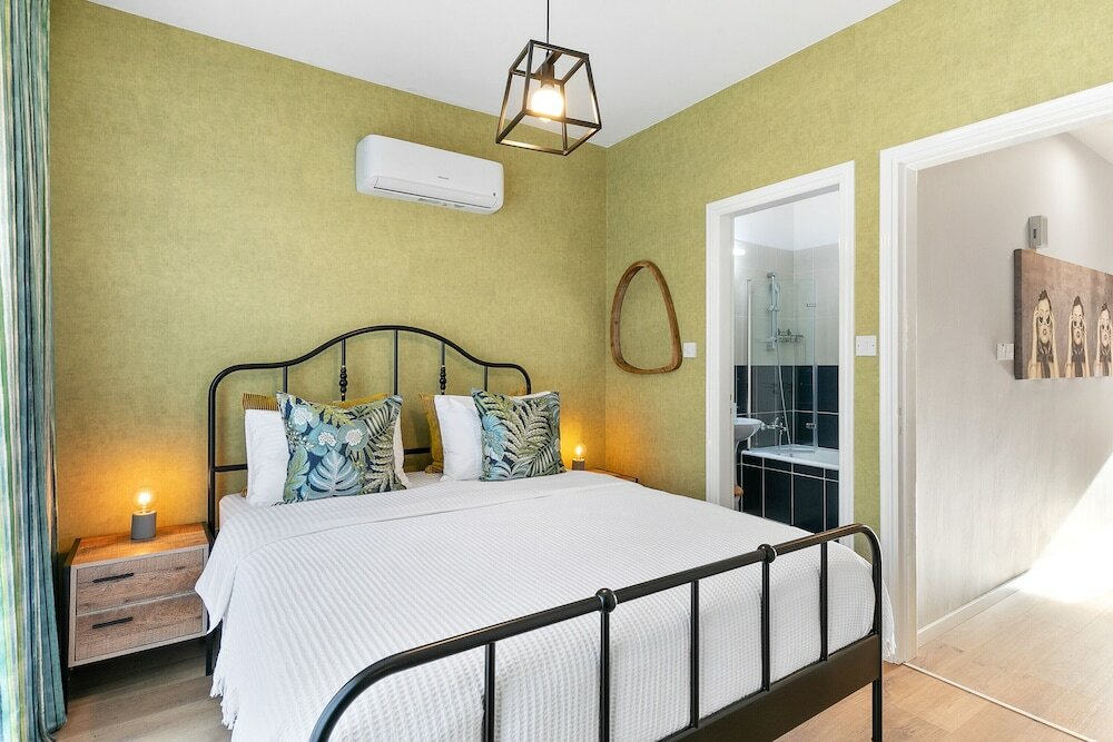 Фото Phaedrus Living: Modern Heights Luxury Flat