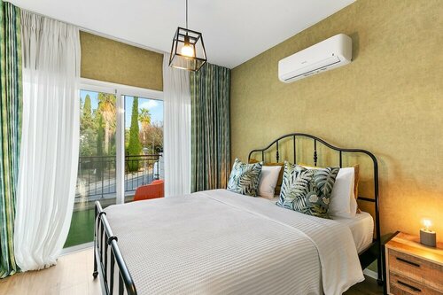 Гостиница Phaedrus Living: Modern Heights Luxury Flat в Пафосе