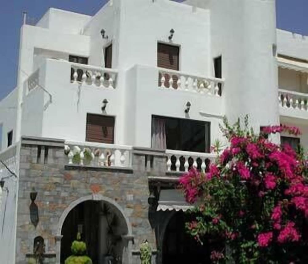 Фото отеля 1