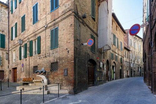 Гостиница Piazza Paradiso Accomodation в Сиене