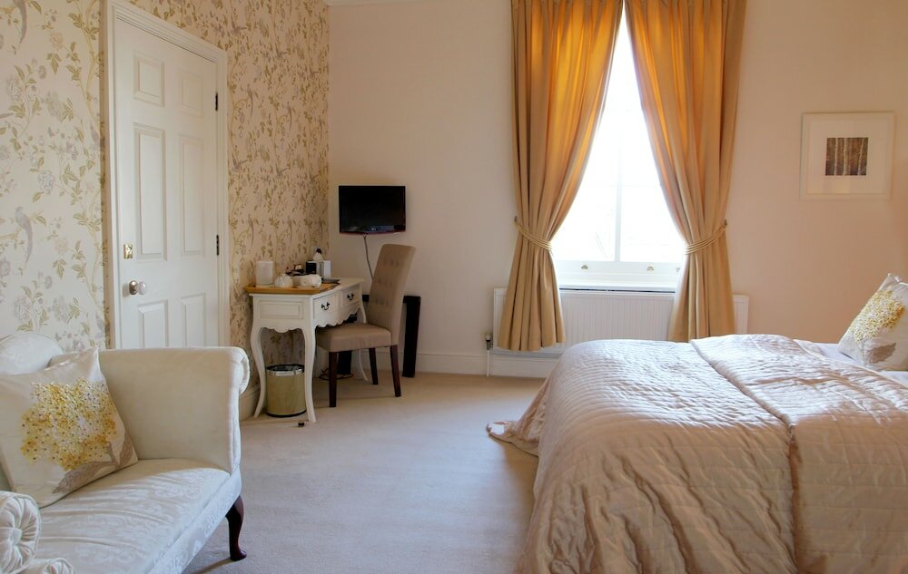 Фото The Alexandra Court Hotel