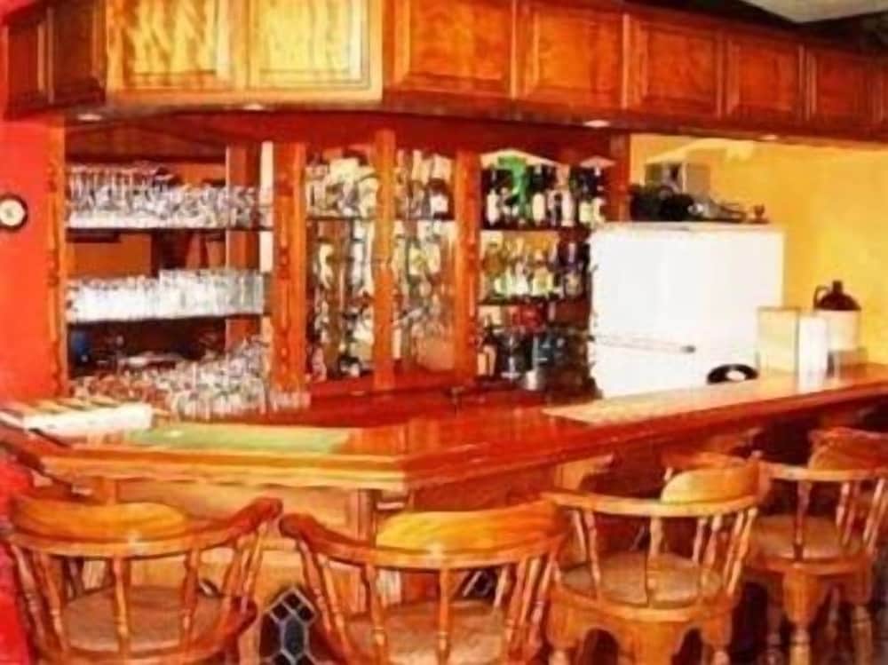 Фото At Eezzze Riversway Self Catering