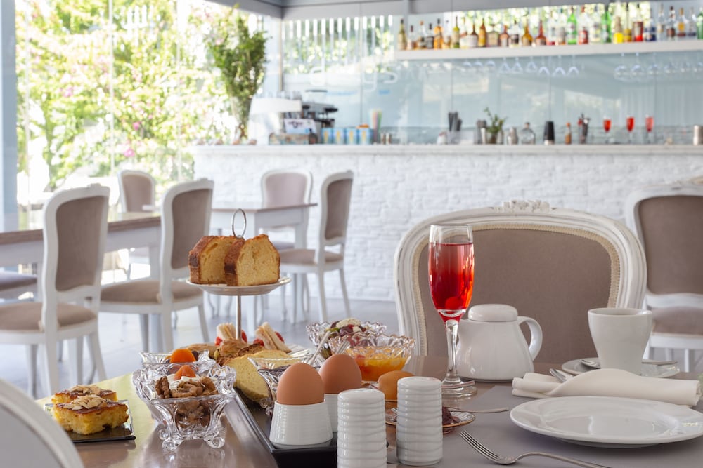 Фото Micra Anglia Boutique Hotel & SPA