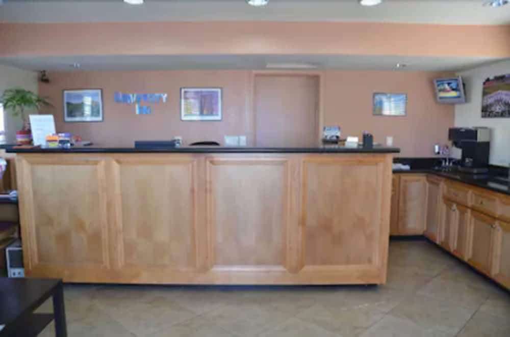 Фото University Inn