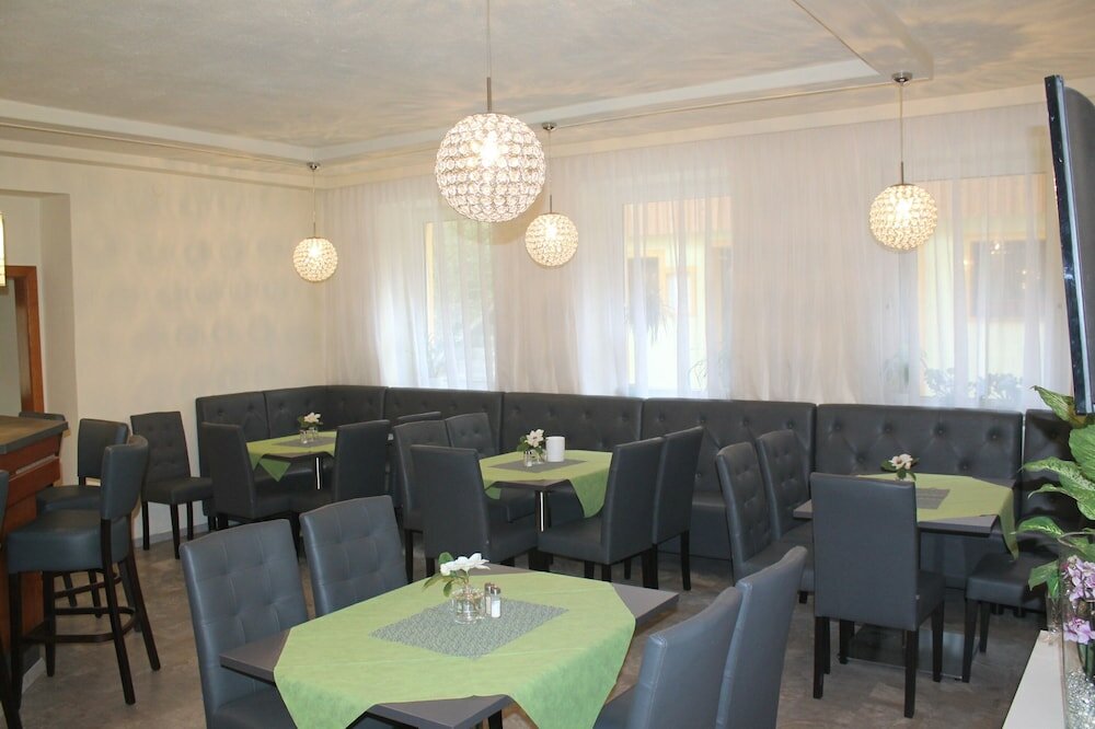 Фото Gasthof - Pension Waldhof